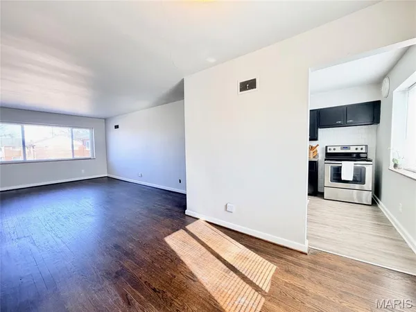 $975 | 5944 Nagel Avenue, Unit 2E, St. Louis, MO 63109