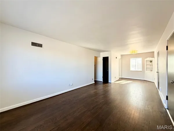 $975 | 5944 Nagel Avenue, Unit 2E, St. Louis, MO 63109