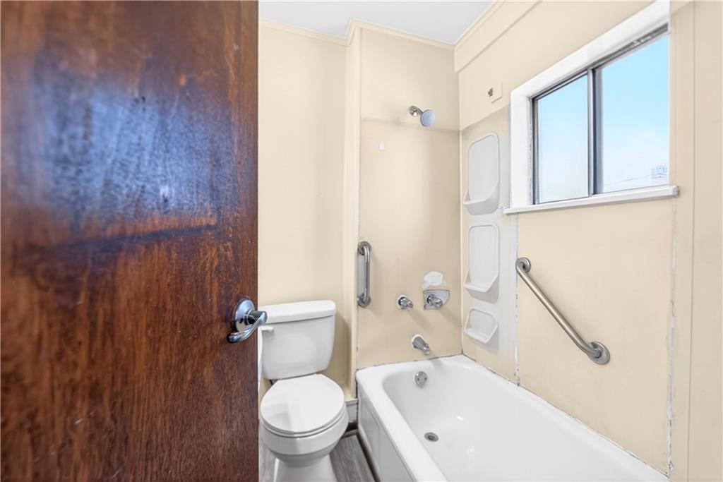 424-426 Connecticut Avenue Rochester, PA 15074 - Photo 37 of 45 424 Top Floor Unit - Full Bathroom