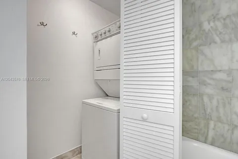 $515,000 | 725 Northeast 22nd Street, Unit 8B, Miami, FL 33137