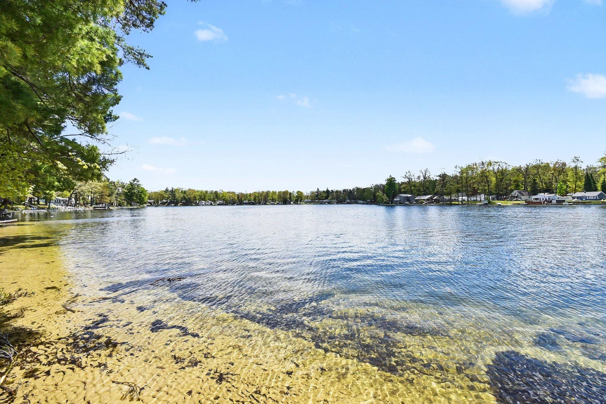 1040 Forest Road Harrison, MI 48625 - Photo 4 of 34