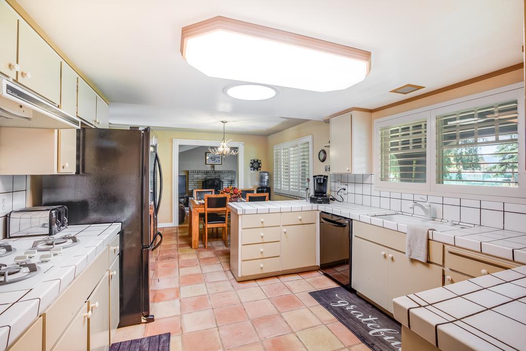 10640 La Corte Lane Gilroy, CA 95020 - Photo 7 of 29 a kitchen with a sink stove and cabinets