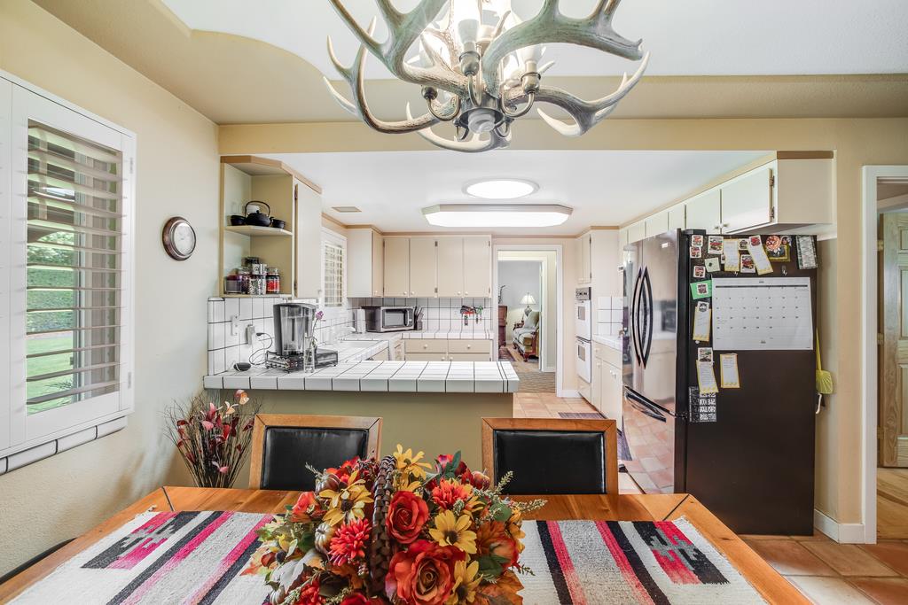 10640 La Corte Lane Gilroy, CA 95020 - Photo 8 of 29 a very nice looking room with a large window