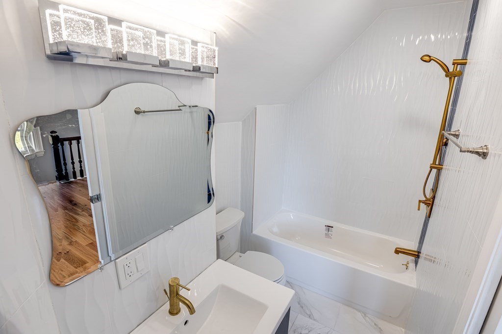 4 Ridgeway Winchester, MA 01890 - Photo 13 of 38