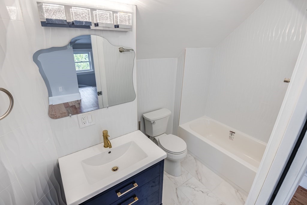 4 Ridgeway Winchester, MA 01890 - Photo 14 of 38