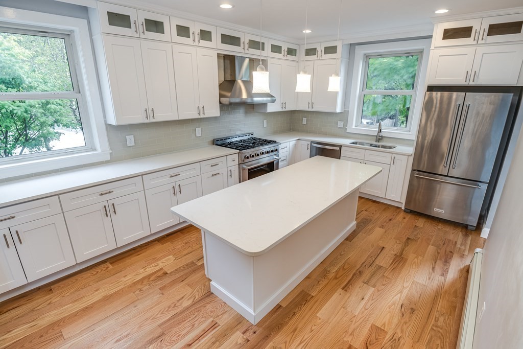 4 Ridgeway Winchester, MA 01890 - Photo 7 of 38