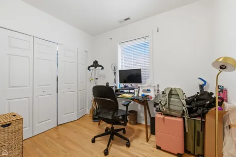 $549,500 | 1935 North Sawyer Avenue, Unit 2N, Chicago, IL 60647