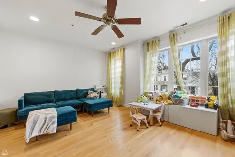 $549,500 | 1935 North Sawyer Avenue, Unit 2N, Chicago, IL 60647