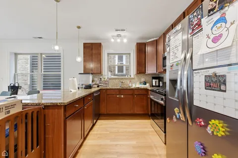 $549,500 | 1935 North Sawyer Avenue, Unit 2N, Chicago, IL 60647