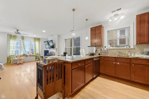 $549,500 | 1935 North Sawyer Avenue, Unit 2N, Chicago, IL 60647