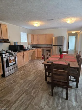 $1,800 | 8385 Marx Drive, North Fort Myers, FL 33917