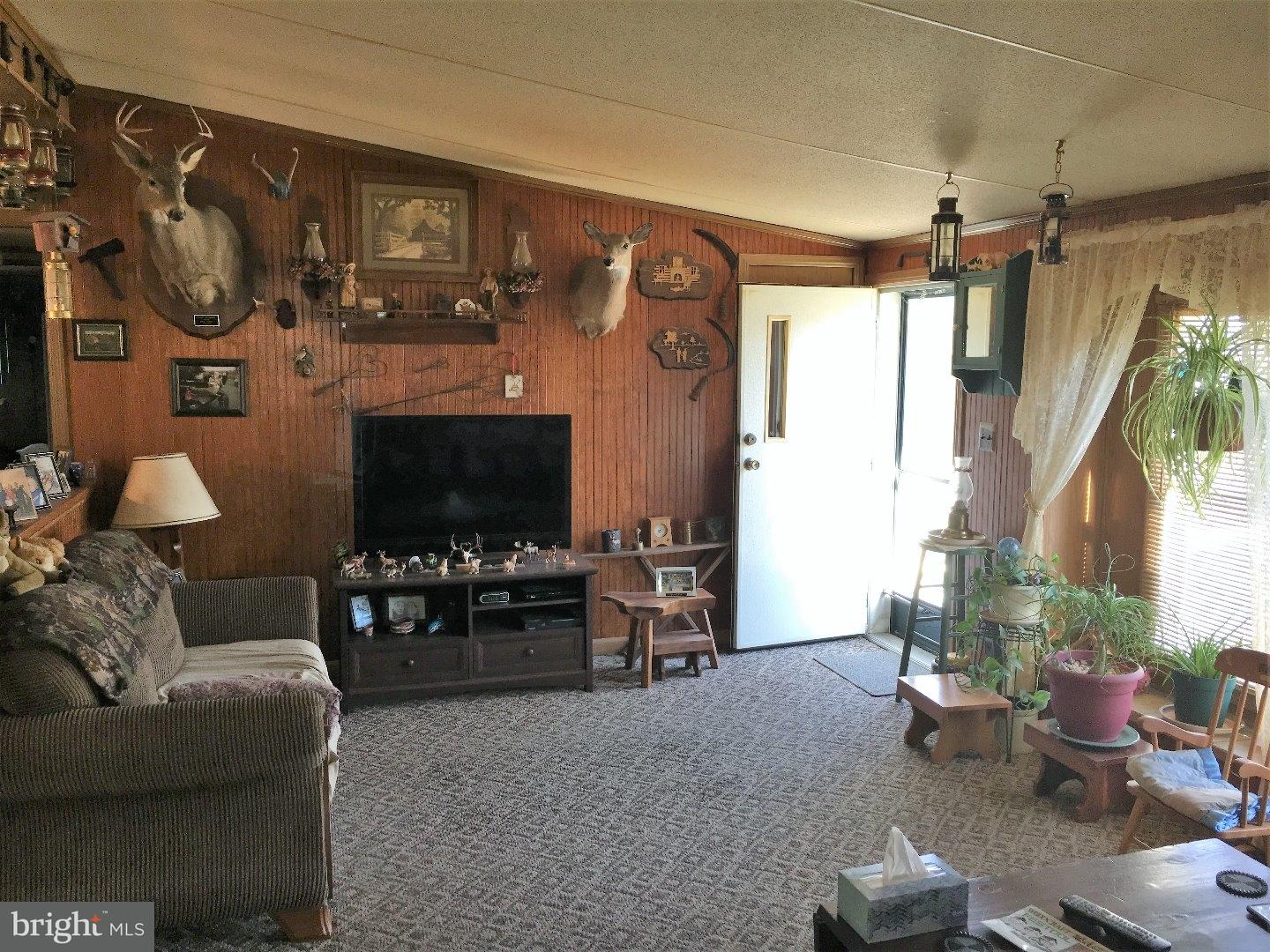35 Groff Road Bechtelsville, PA 19505 - Photo 5 of 18 Living Room