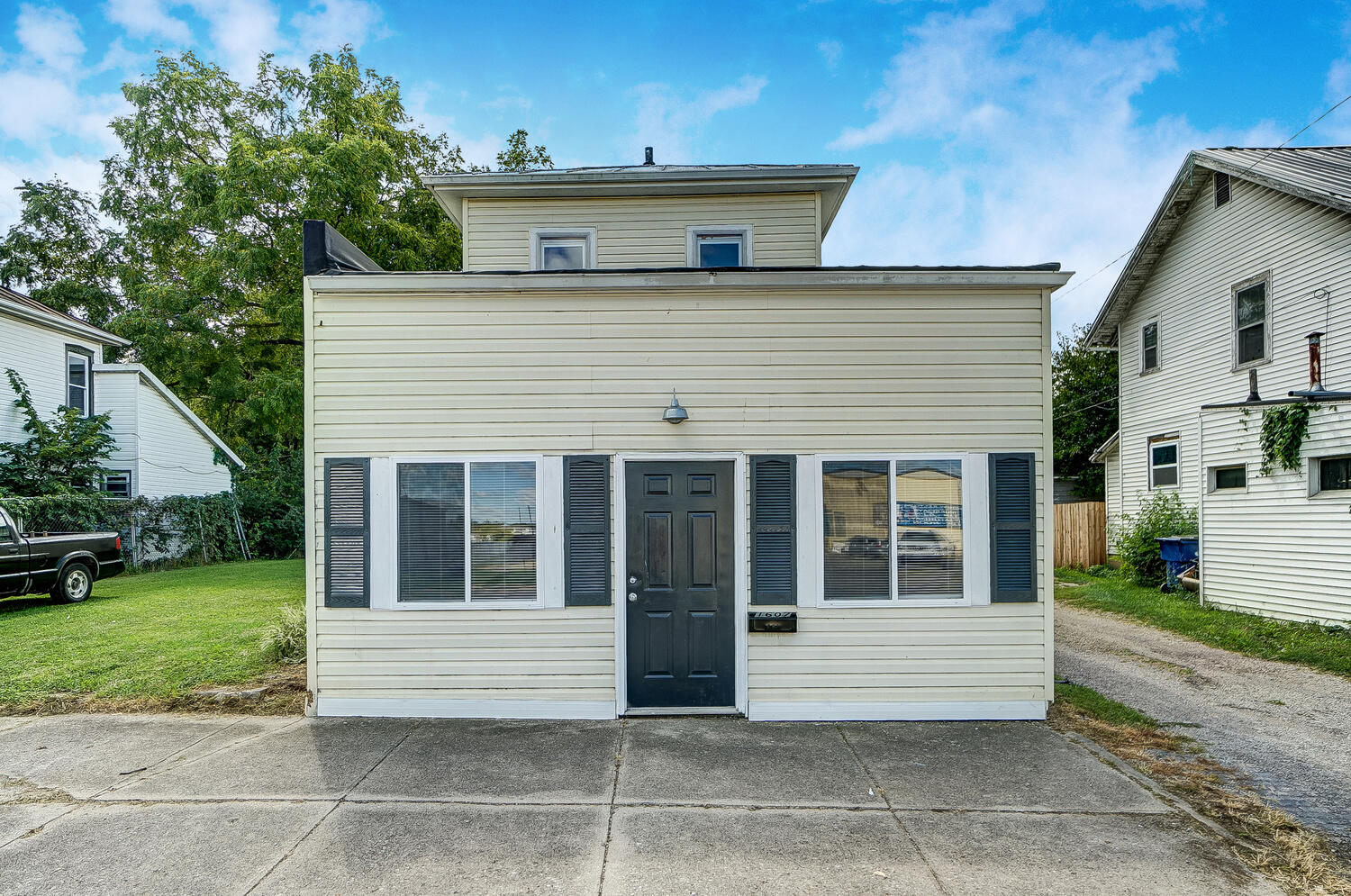 1607 West Main Street Springfield, OH 45504 - Photo 1 of 33