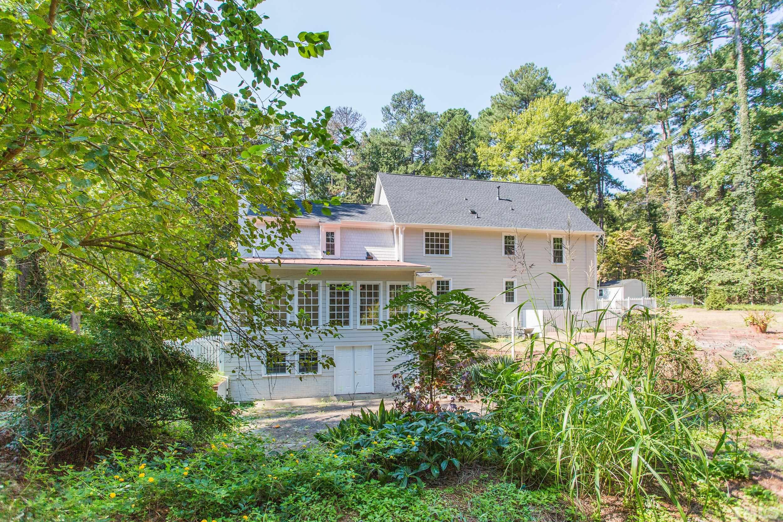 2611 Sherborne Place Raleigh, NC 27612 - Photo 2 of 30 Gallery Image 2