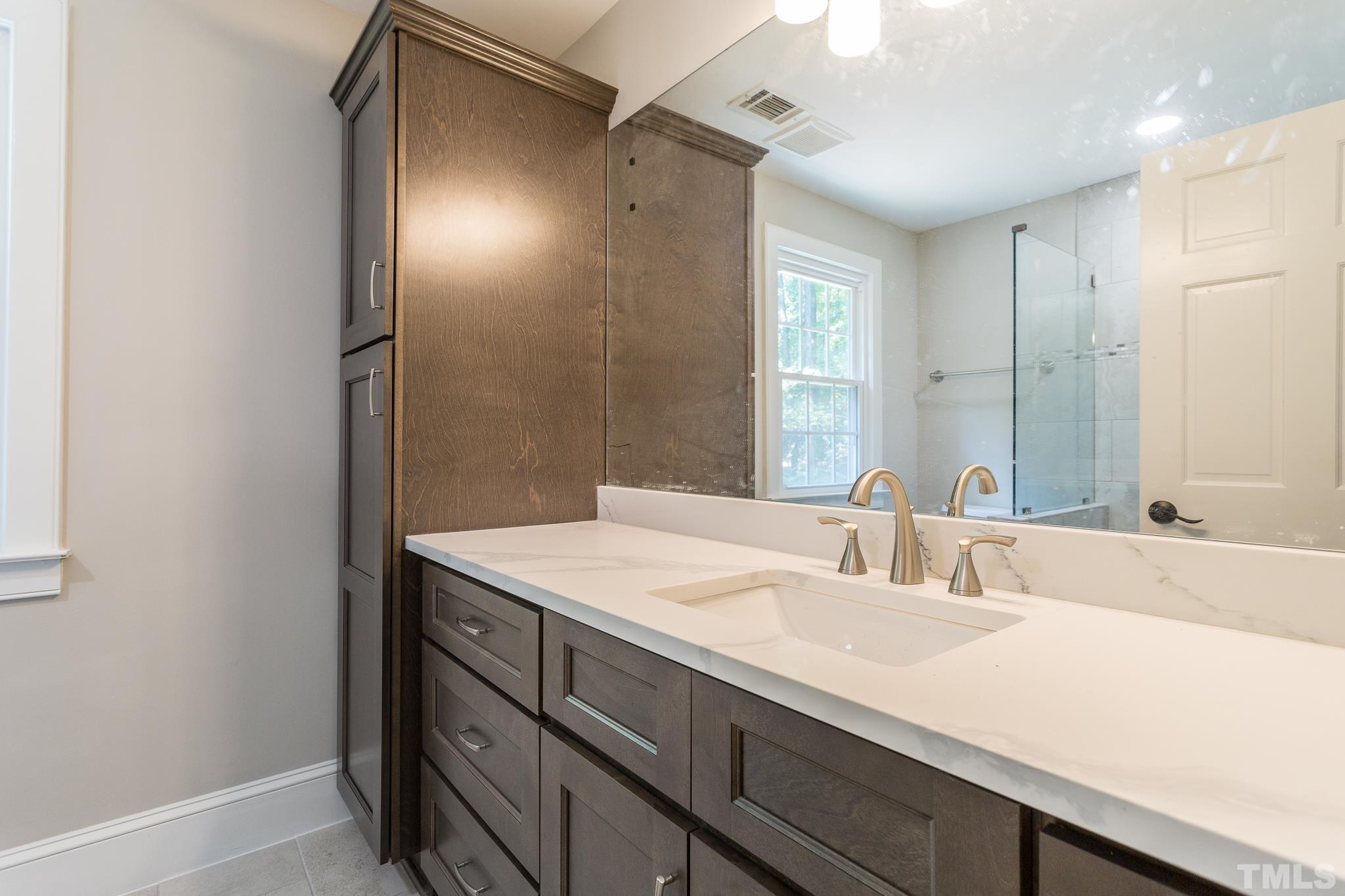2611 Sherborne Place Raleigh, NC 27612 - Photo 12 of 30 Gallery Image 12