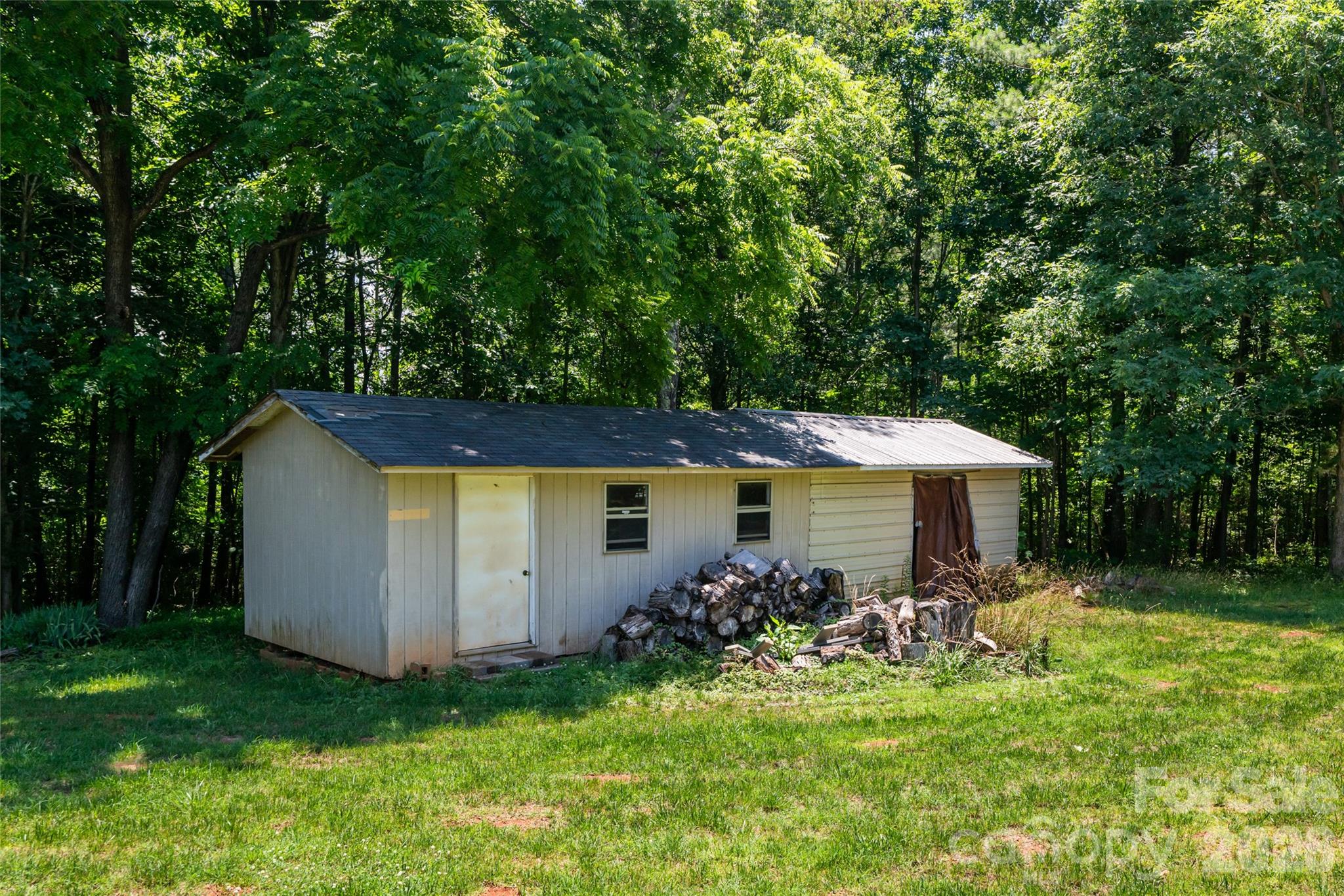 2800 Coxe Road Tryon, NC 28782 - Photo 22 of 40 a backyard of a house with yard and trampoline