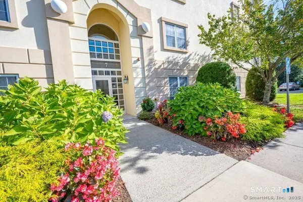 $214,900 | 75 Washington Avenue, Unit 8205, Hamden, CT 06518