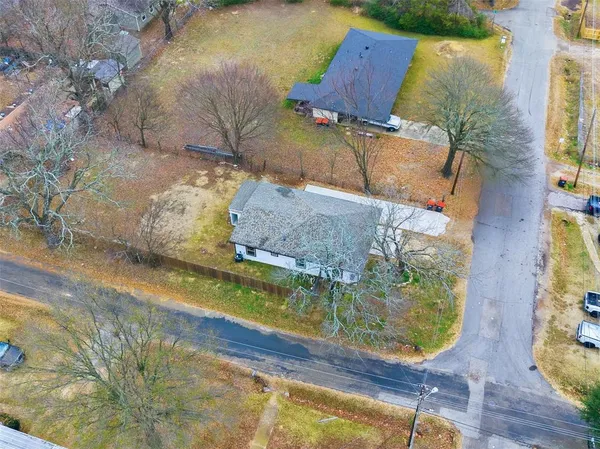 $1,500 | 2350 West Cherry Street, Paris, TX 75460