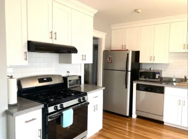 $2,600 | 238 Washington Street, Unit 2, Westwood, MA 02090