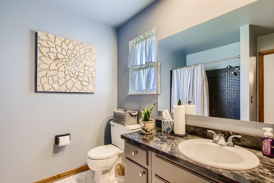 6058 Sandgate Road Columbus, OH 43229 - Photo 20 of 27 2nd Floor Bathroom
