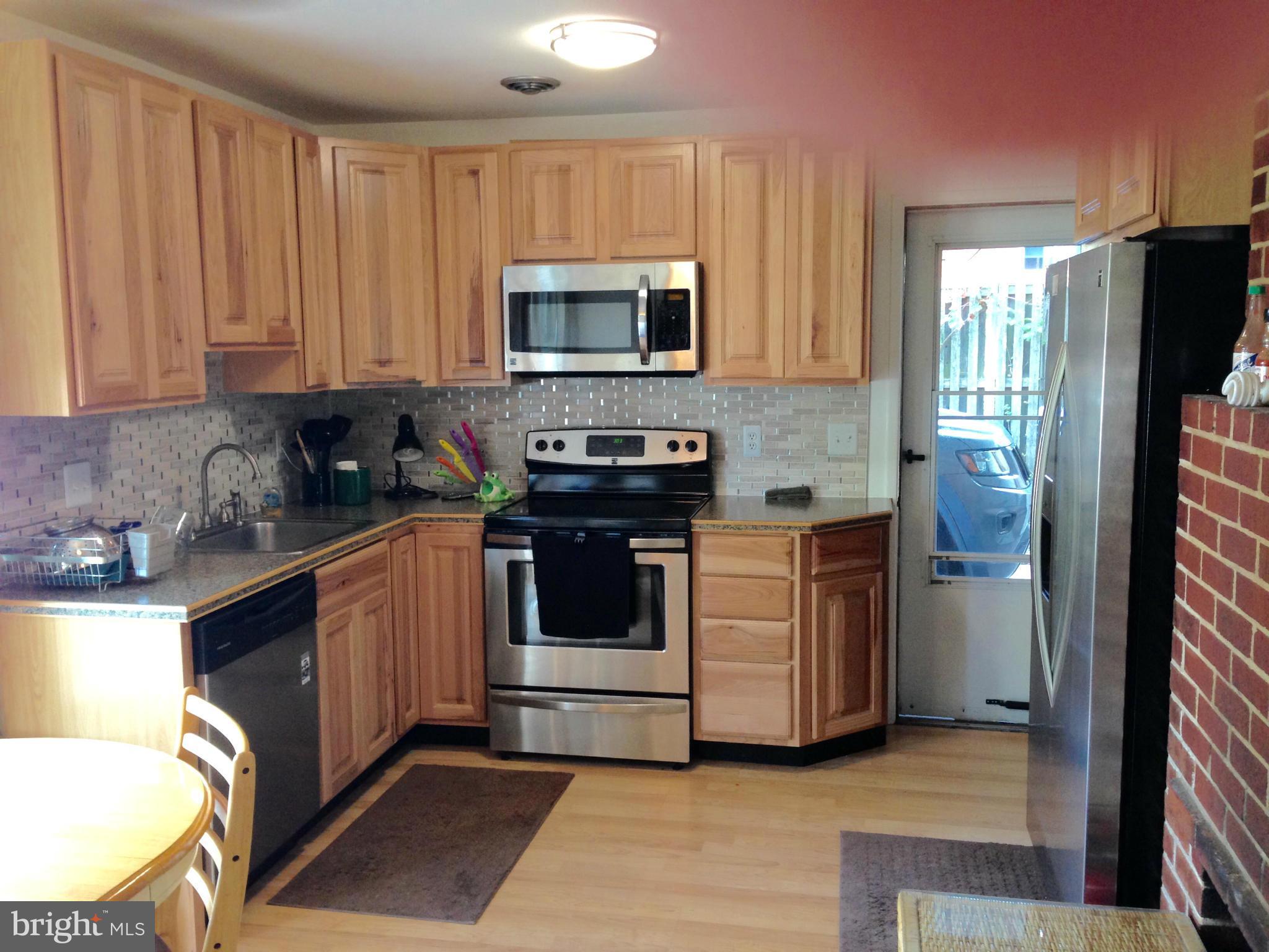 7202 Highland Street Springfield, VA 22150 - Photo 3 of 20 Kitchen