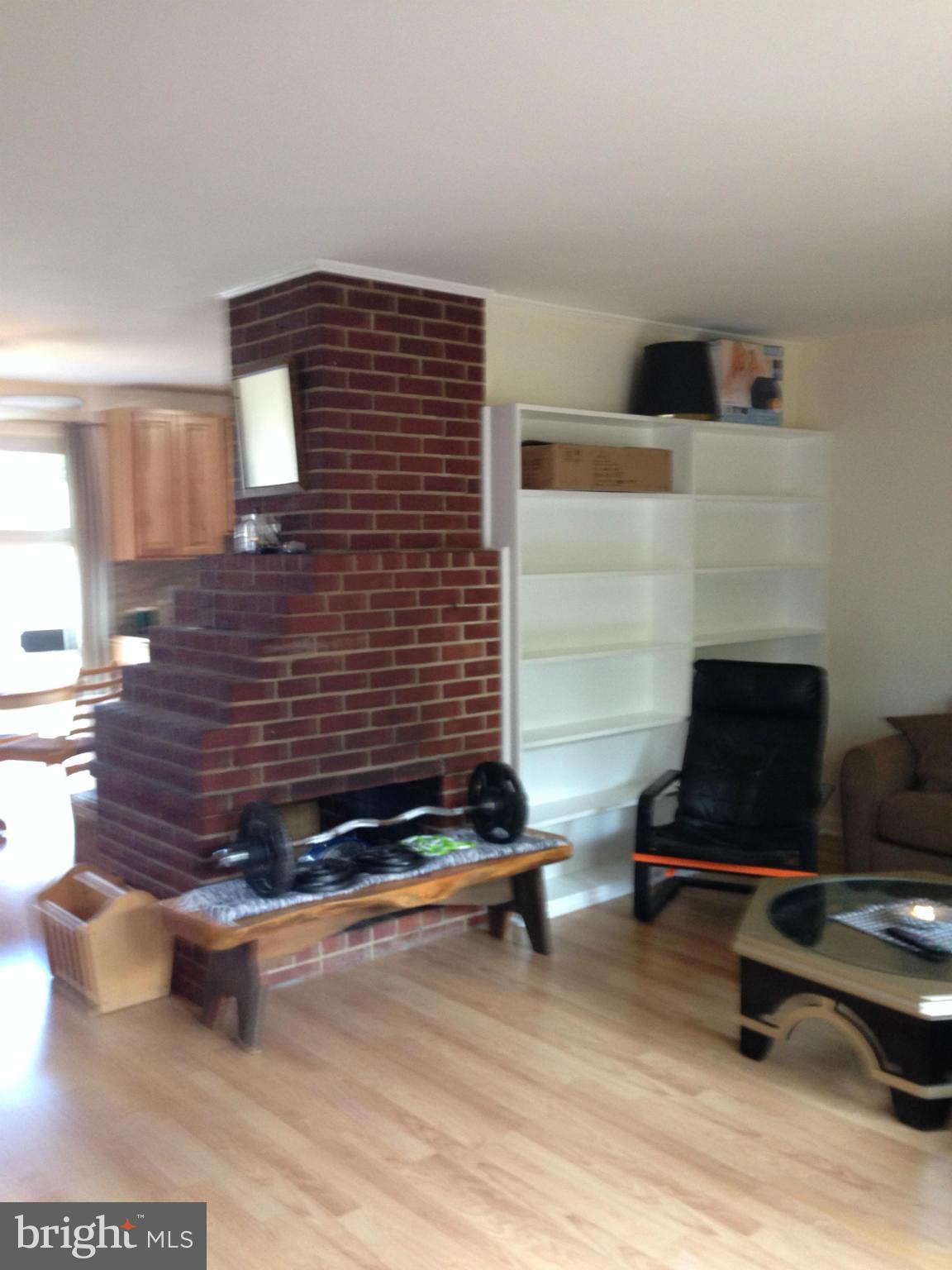 7202 Highland Street Springfield, VA 22150 - Photo 9 of 20 Living Room