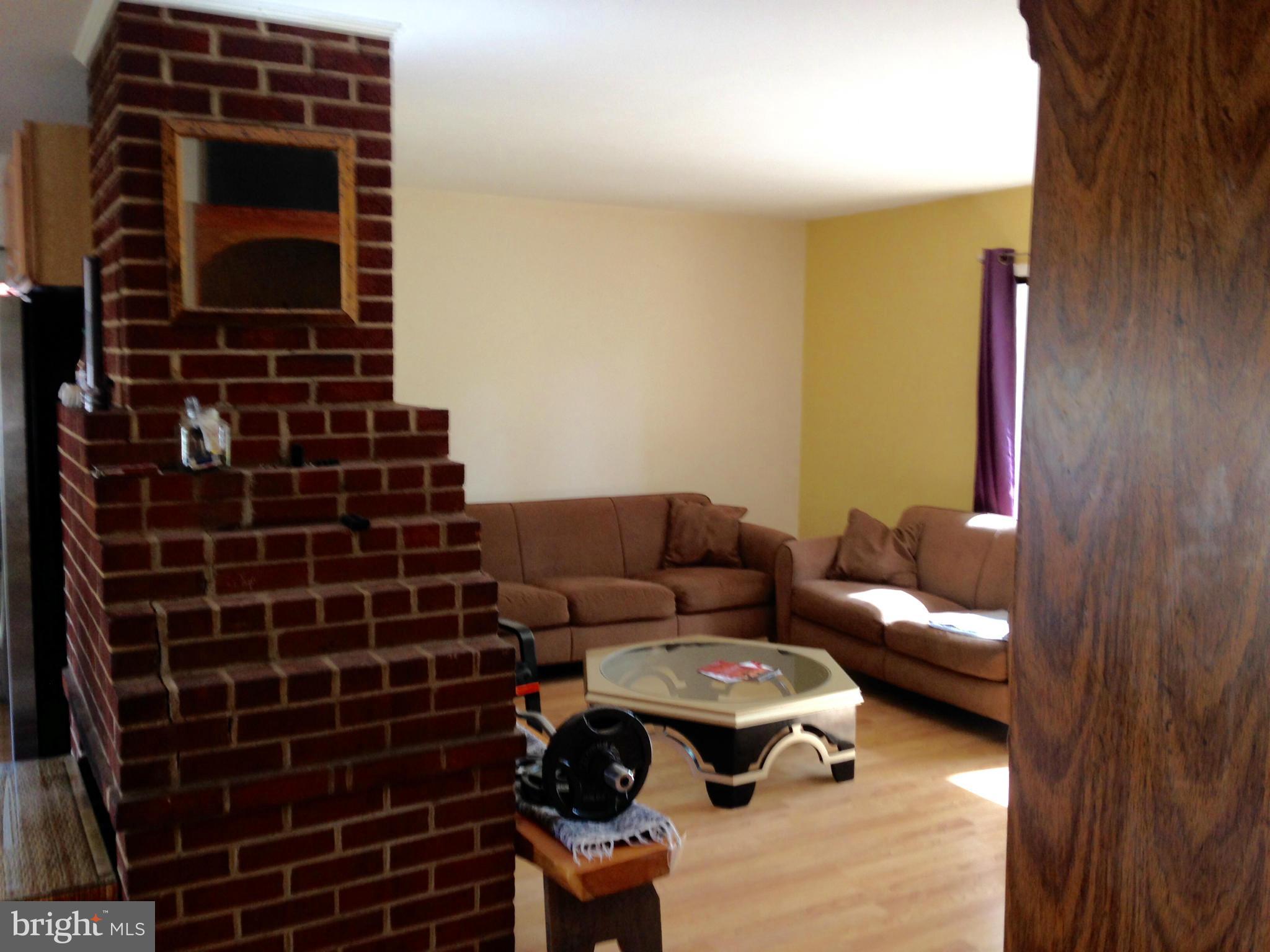 7202 Highland Street Springfield, VA 22150 - Photo 10 of 20 Living Room