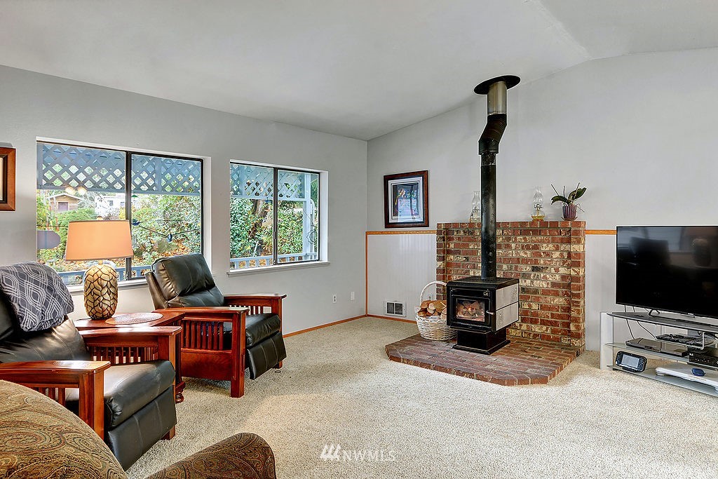 11684 Tulin Road Northeast Kingston, WA 98346 - Photo 4 of 25 Gallery Image 4