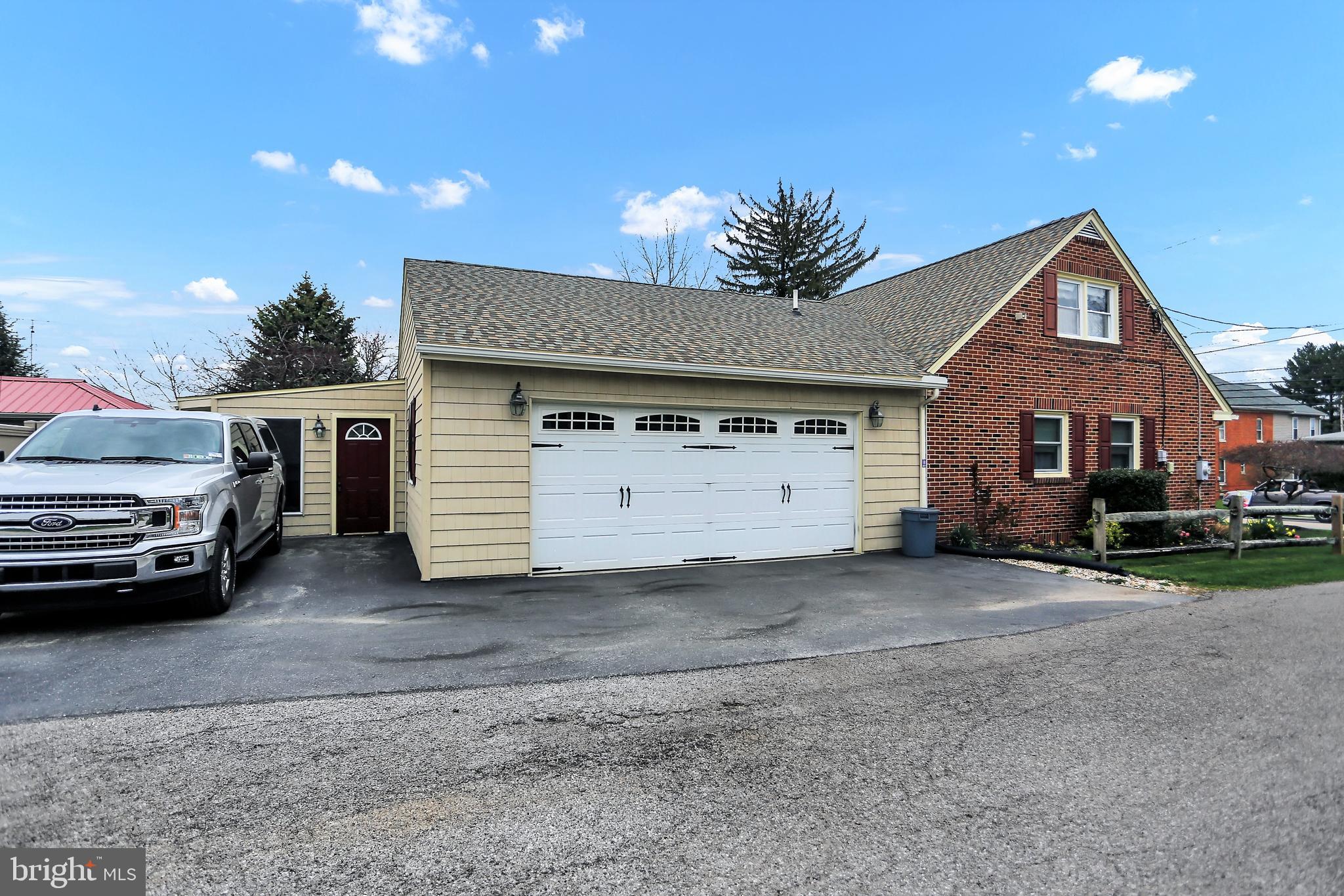 774 Broadway Hanover, PA 17331 - Photo 4 of 41