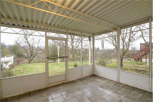 1009 Mitchell Road Nashville, TN 37206 - Photo 11 of 15 Large sun room off the back. Recently tiled.