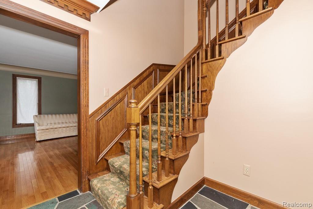 1045 East Snell Road Rochester, MI 48306 - Photo 6 of 42 FOYER.jpg