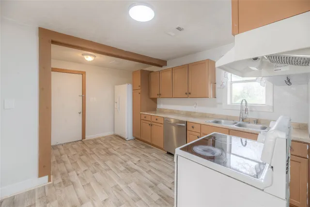 $925 | 204 South Pitzer Street, Colmesneil, TX 75938