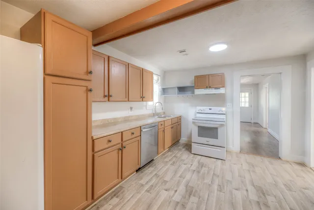 $925 | 204 South Pitzer Street, Colmesneil, TX 75938