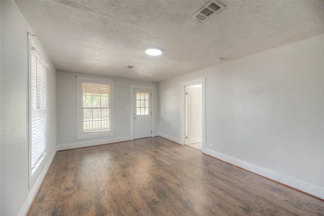 $925 | 204 South Pitzer Street, Colmesneil, TX 75938