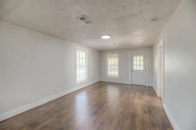 $925 | 204 South Pitzer Street, Colmesneil, TX 75938