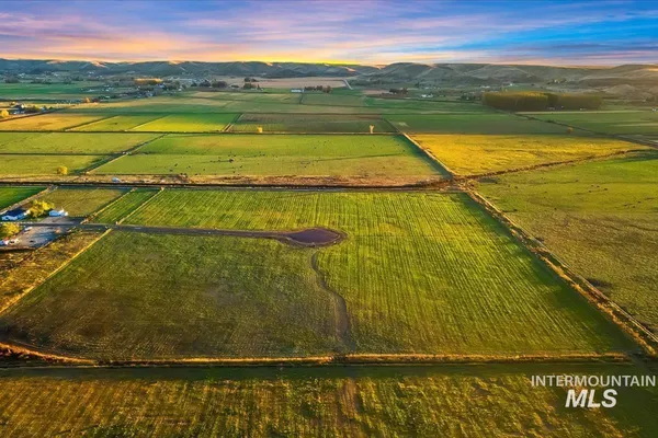 $395,000 | 10160 Clearview Lane, Emmett, ID 83617