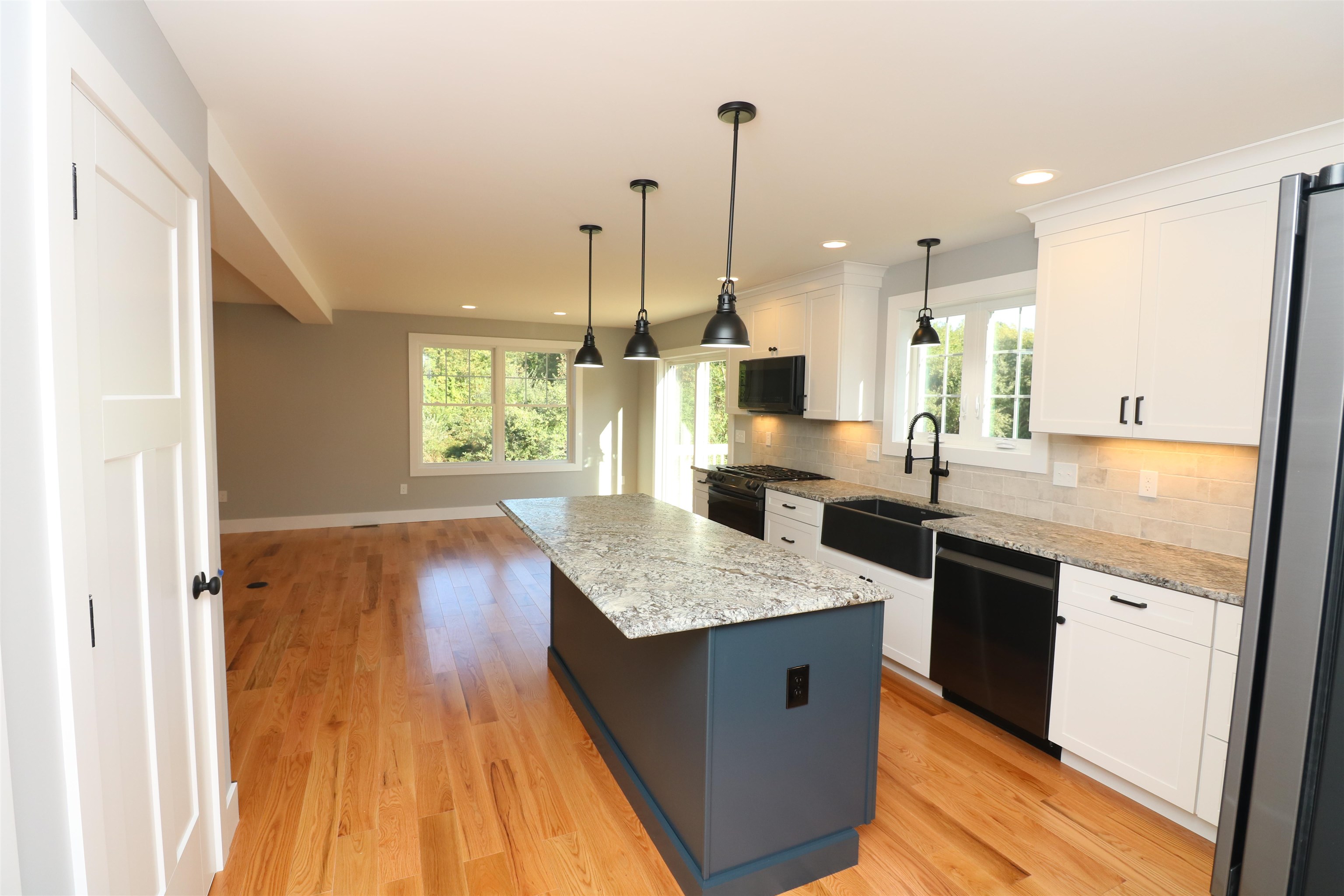 112 Kelsey Road, Unit 4 Nottingham, NH 03290 - Photo 8 of 35 Gallery Image 8