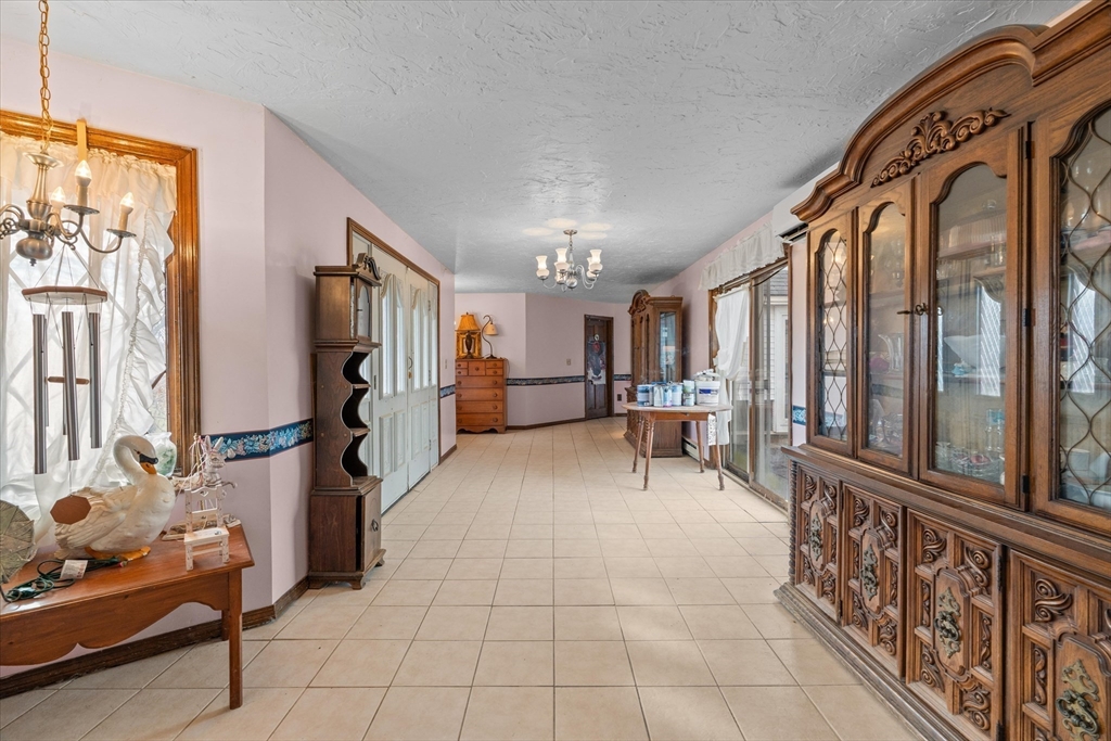 186 8 Lots Road Sutton, MA 01590 - Photo 12 of 33 a view of an entryway with workspace and windows