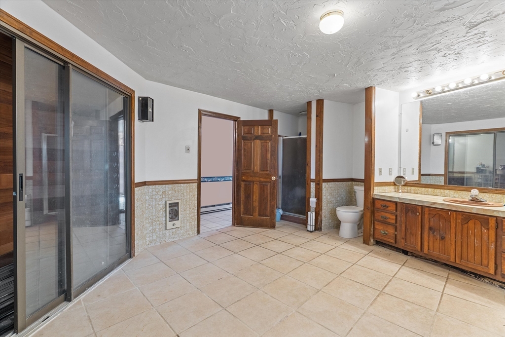 186 8 Lots Road Sutton, MA 01590 - Photo 19 of 33 a spacious bathroom with a double vanity sink and a mirror