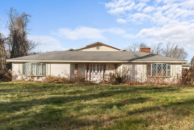 $1,099,000 | 186 8 Lots Road, Sutton, MA 01590