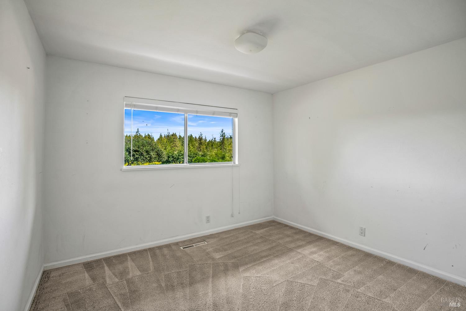 625-629 Hill Road Angwin, CA 94508 - Photo 22 of 64 an empty room with a window