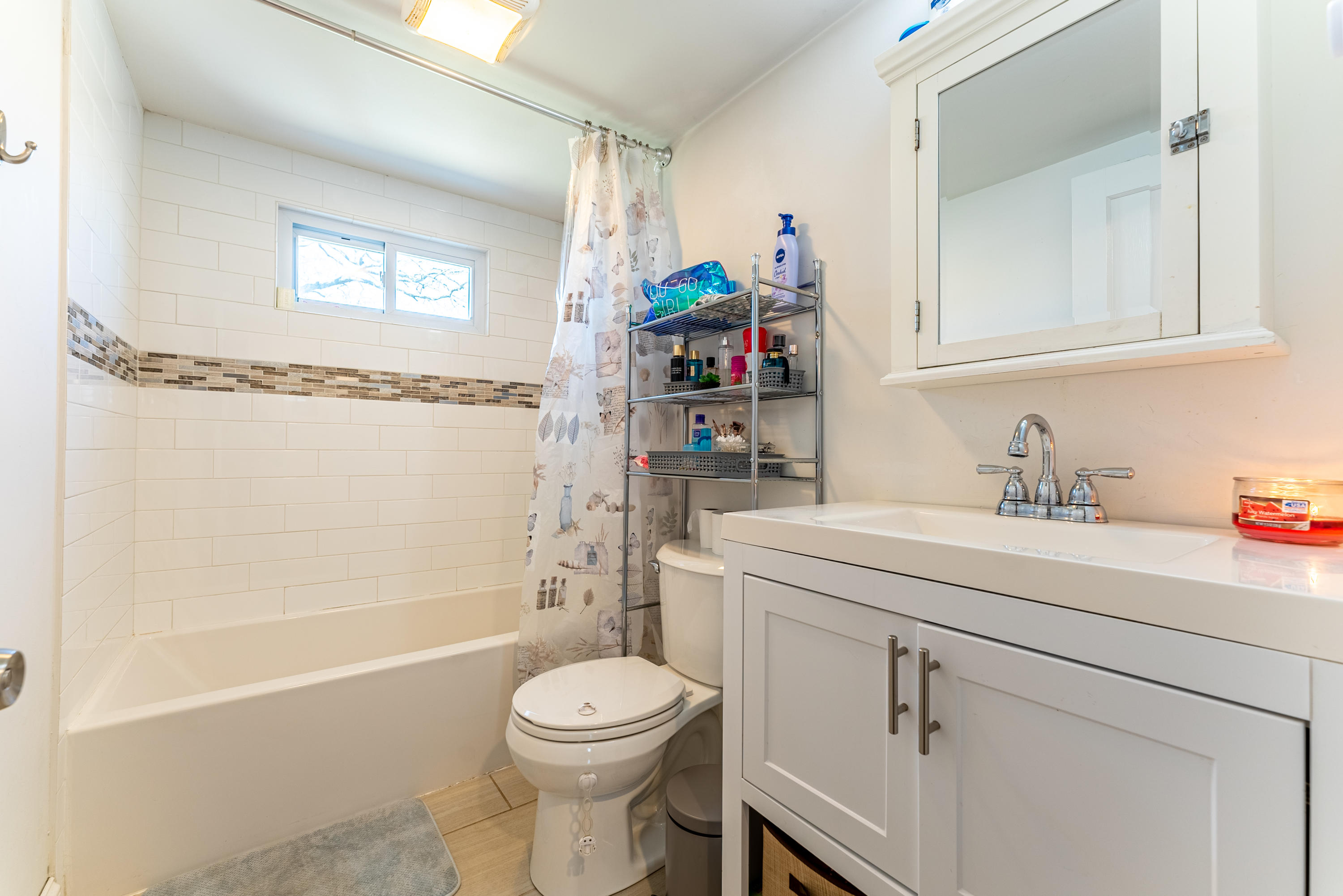15 Brookshire Road Hyannis, MA 02601 - Photo 20 of 33 a bathroom with a sink a toilet and a bathtub