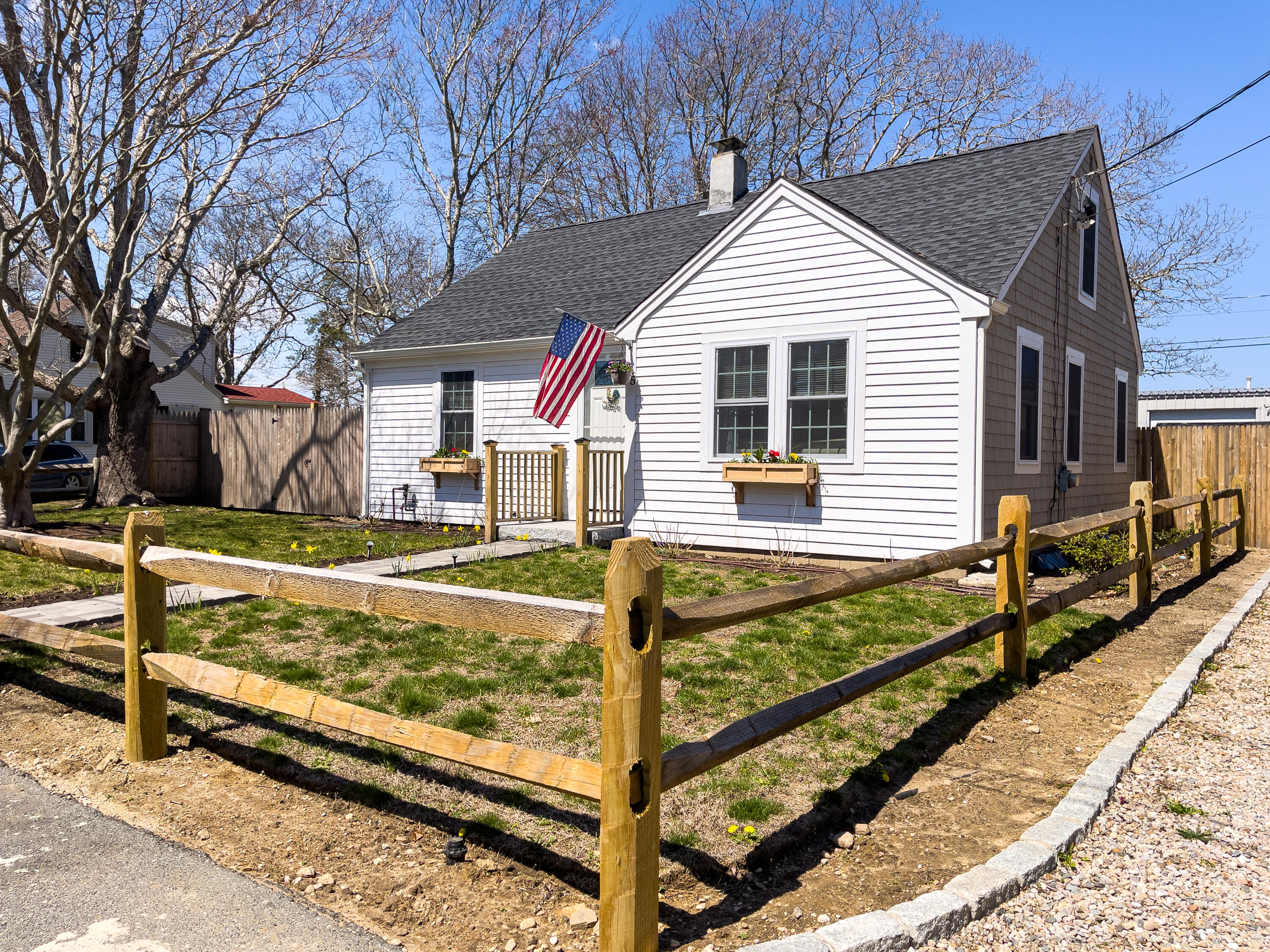 15 Brookshire Road Hyannis, MA 02601 - Photo 4 of 33 a front view of a house with garden