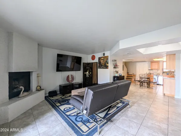 $1,698 | 18239 North 40th Street, Unit 168, Phoenix, AZ 85032