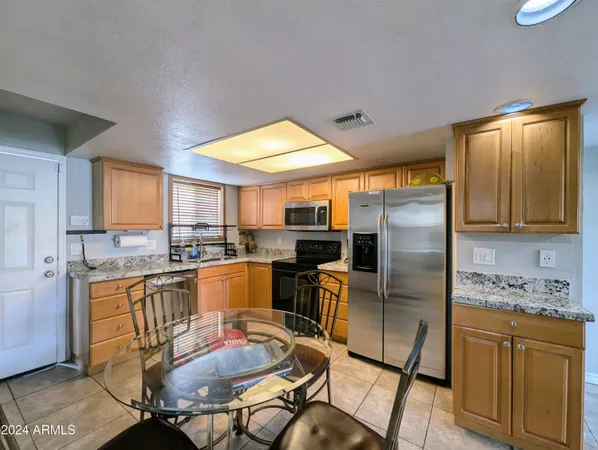 $1,698 | 18239 North 40th Street, Unit 168, Phoenix, AZ 85032