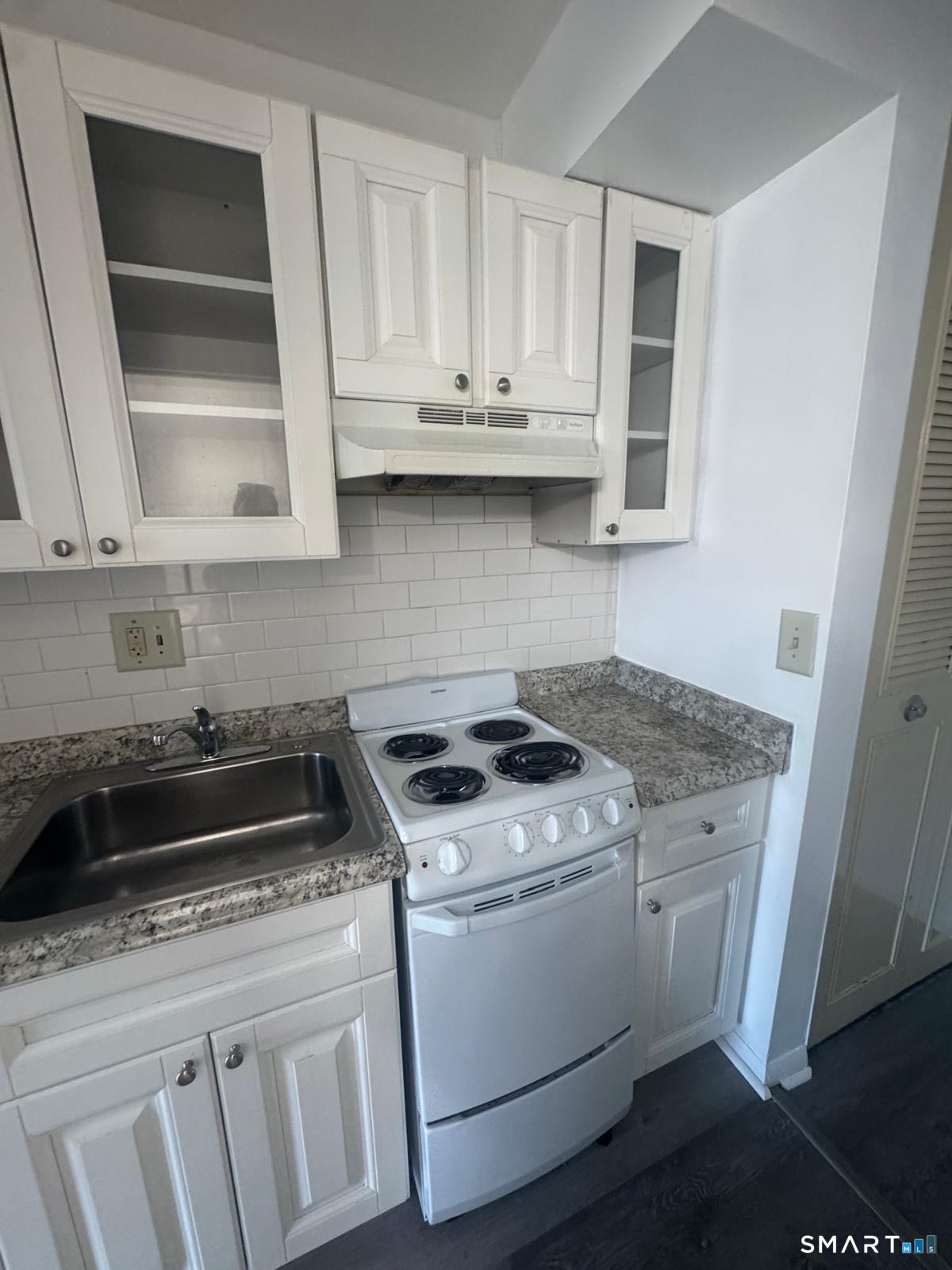 155 Birdseye Street, Unit B6 Bridgeport, CT 06604 - Photo 3 of 10