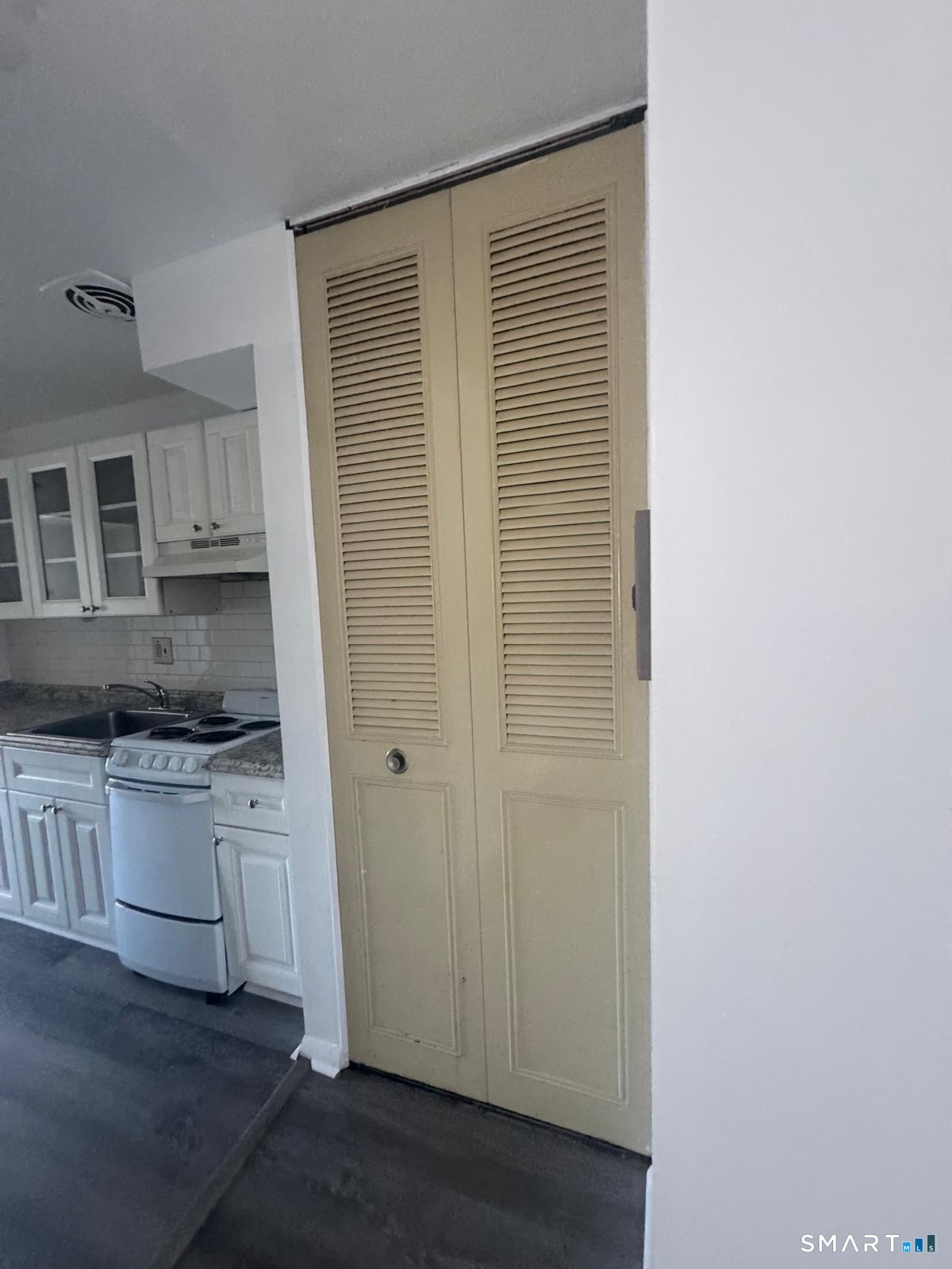 155 Birdseye Street, Unit B6 Bridgeport, CT 06604 - Photo 9 of 10