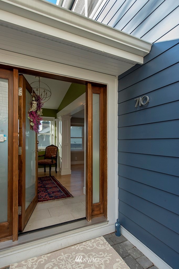 710 West Howe Street Seattle, WA 98119 - Photo 4 of 40 a view of a porch