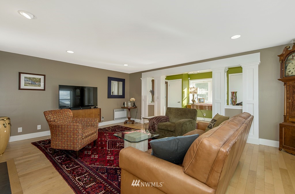 710 West Howe Street Seattle, WA 98119 - Photo 8 of 40 a living room with furniture and a window