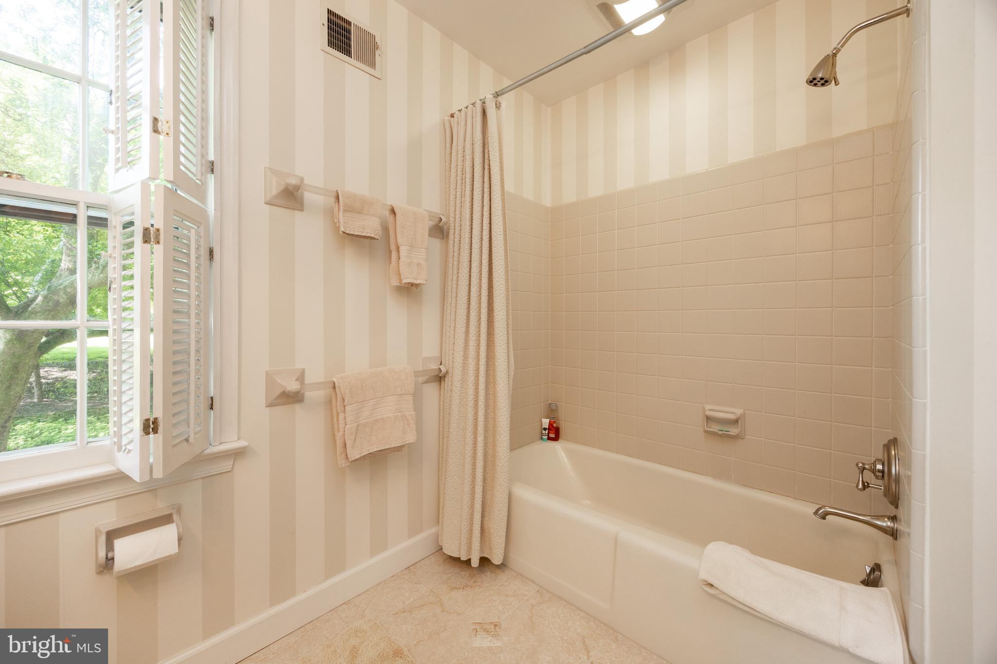 8 Apple Row Kennett Square, PA 19348 - Photo 21 of 35 Hall Bath Tub/shower